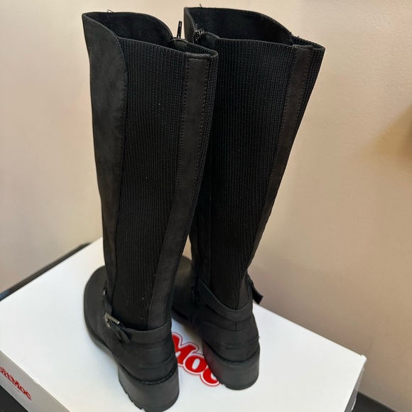 Women's Black Winter Boots - Picture 2 of 3
